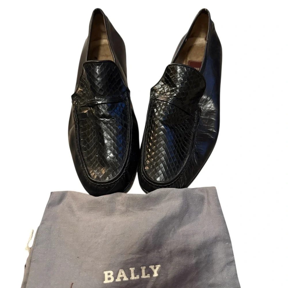 Vintage Bally Glossy Black Patterned Loafers